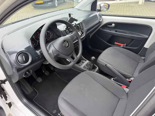 Volkswagen up! 1.0 BMT move up! 2e eigenaar !! 2018 Benzine 18