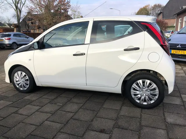Toyota Aygo AYGO 1.0 VVT-i x-fun 2020 Benzine 9