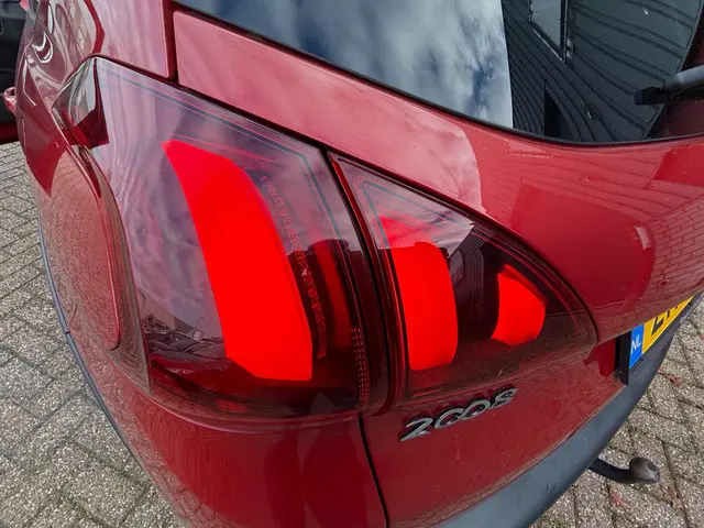 Peugeot 2008 1.2 PureTech Allure 2019 Benzine 23