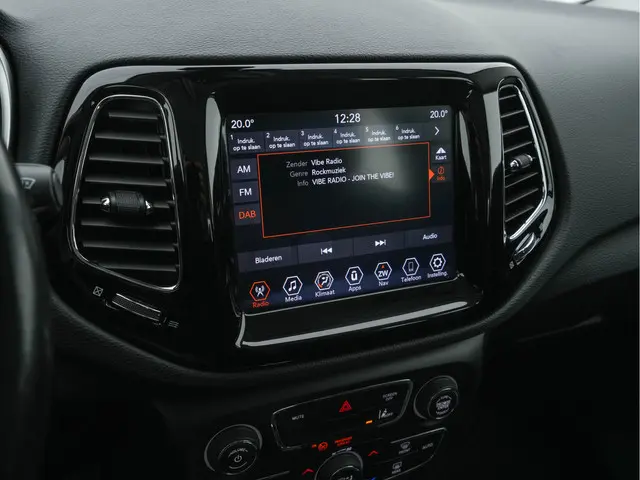 Jeep Compass 1.3T Night-Eagle 2021 Benzine 17