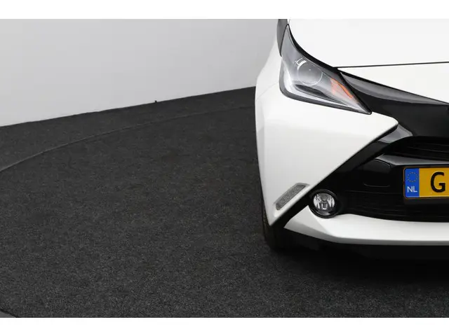 Toyota Aygo 1.0 VVT-i x-play 2015 Benzine 34