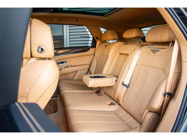 Bentley Bentayga 6.0 W12 black on black 2016 Benzine 42