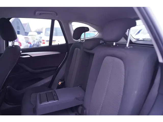 BMW X1 sDrive18i Edition 2019 Benzine 33