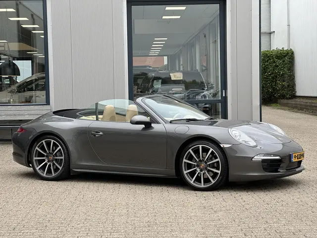 Porsche 911 Cabrio 3.4 Carrera 4 2013 Benzine 26