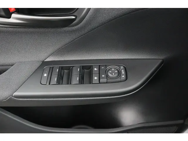 Toyota C-HR 1.8 Hybrid 140 Dynamic 2024 Hybride Benzine 28
