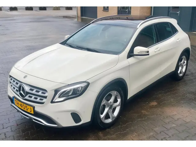 Mercedes-Benz GLA 180 Panorama Mooie Auto 2017 Benzine 21