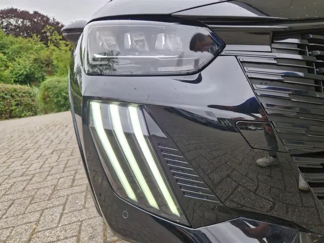 Peugeot 208 Hybrid 136 e-DCS6 GT 2024 Hybride Benzine 4