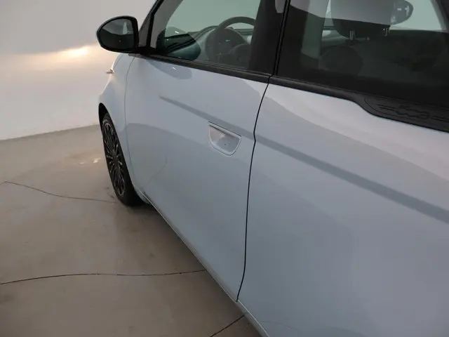 Fiat 500e 42 kWh Aut. *CELESTIAL BLUE* 2021 Elektrisch 18