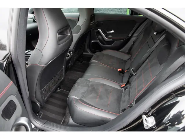 Mercedes-Benz CLA 180 AMG Line 2024 Benzine 44