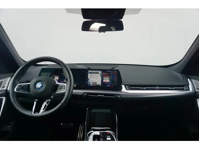 BMW X1 xDrive30e 2023 Hybride Benzine 10