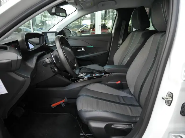 Peugeot 208 1.2 PureTech Allure Pack 2021 Benzine 9