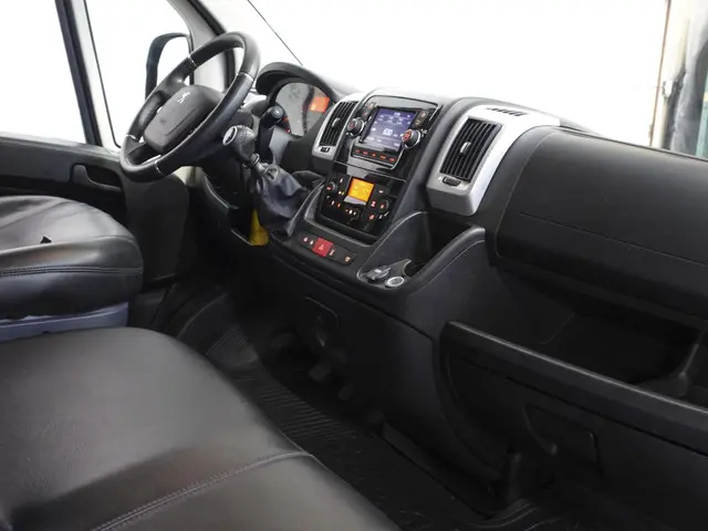 Peugeot Boxer 165PK L3H2 Premium 2021 Diesel 39