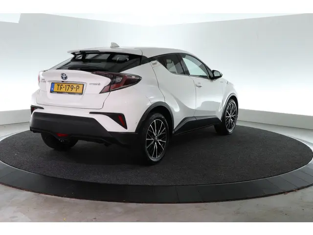 Toyota C-HR 2
