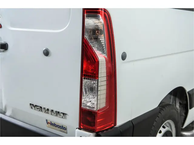 Renault Master T35 2.3 dCi L2H2 2018 Diesel 23