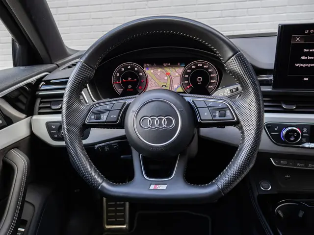 Audi A4 Avant 45 TFSI quattro edition one 2020 Benzine 16