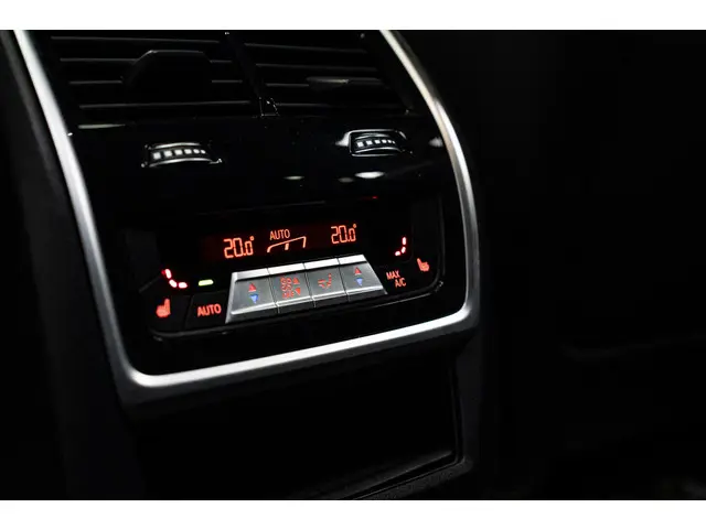 BMW X6 M60i xDrive 2023 Benzine 35