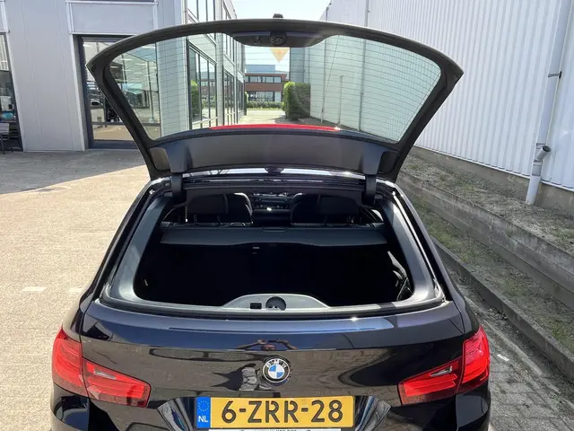 BMW 5 Serie Touring 520i High Executive 2015 Benzine 33