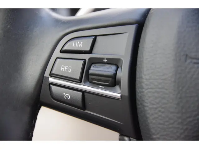 BMW 5 Serie 520i Upgrade Edition 2013 Benzine 8
