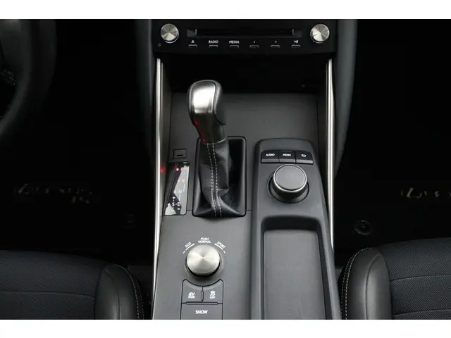 Lexus IS 300h Hybrid Business Line 2017 Hybride Benzine 24