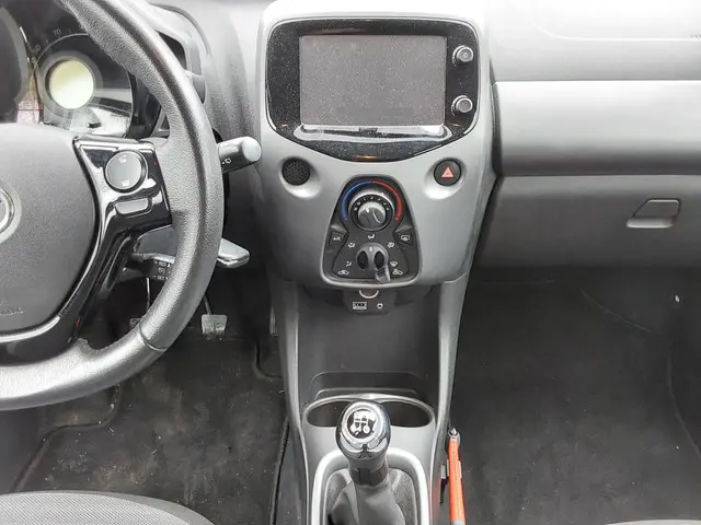 Toyota Aygo 1.0 VVT-i x-play 2019 Benzine 10
