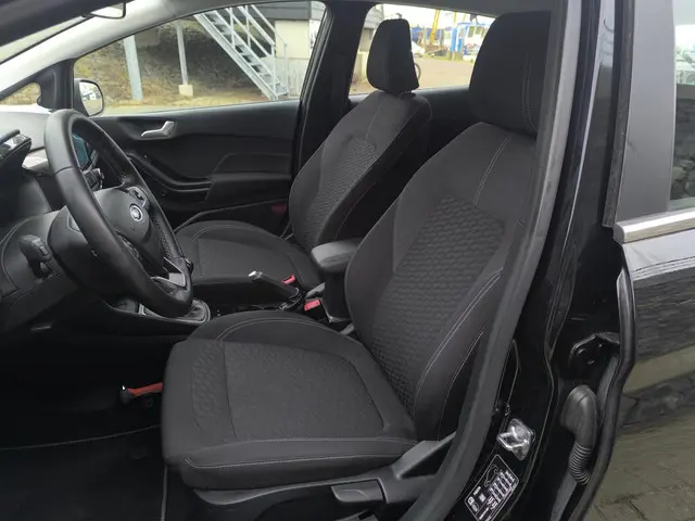 Ford Fiesta 1.0 EcoBoost Hybrid Titanium 2022 Benzine 10