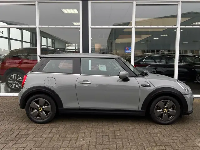 MINI Electric Mini Essential 33 kWh 2021 Elektrisch 3