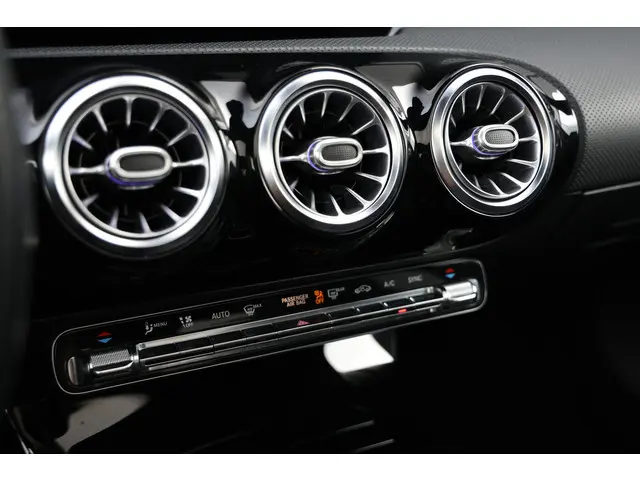Mercedes-Benz CLA 200 164PK AMG Night Aut. 2020 Benzine 38
