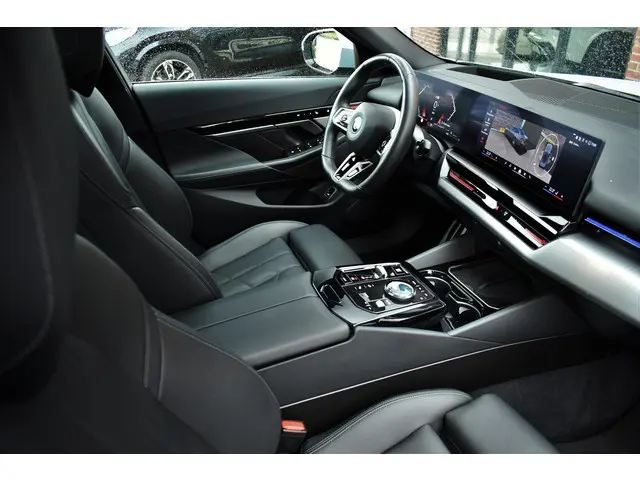 BMW 5 Serie 530e M-Sport 2024 Hybride Benzine 57