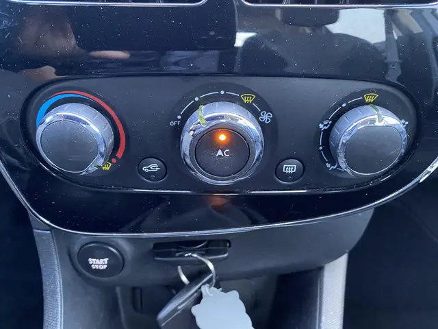 Renault Clio 0.9 TCe Expression 2014 Benzine 12