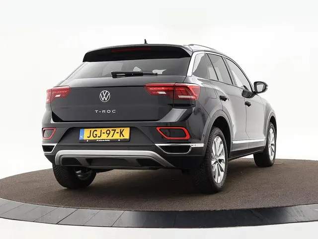 Volkswagen T-Roc 1.5 TSI 150pk DSG Style 2025 Benzine 2