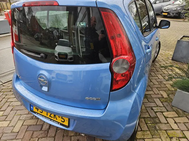 Opel Agila 1.0 Edition,frisse auto,lage km! 2012 Benzine 8