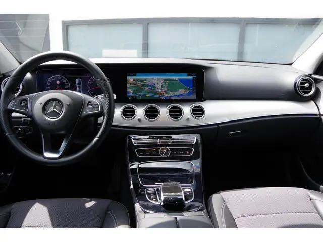 Mercedes-Benz E-Klasse 200 Prestige 2017 Benzine 37