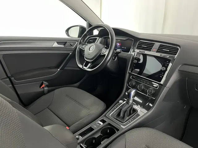 Volkswagen e-Golf {SOH-88%} 2019 Elektrisch 7