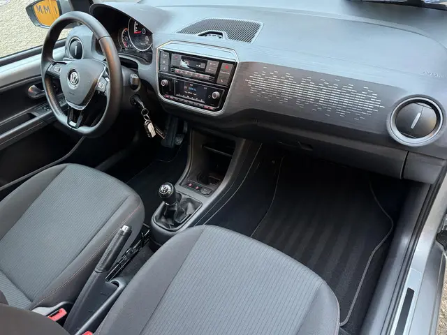 Volkswagen up! 1.0 BMT high up! 2018 Benzine 17