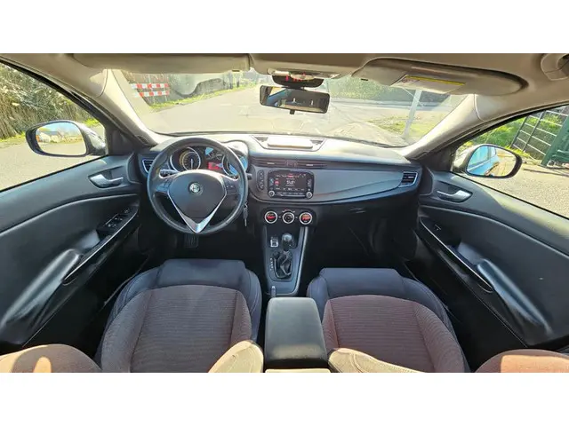 Alfa Romeo Giulietta AUTOMAAT NAP 2014 Benzine 10