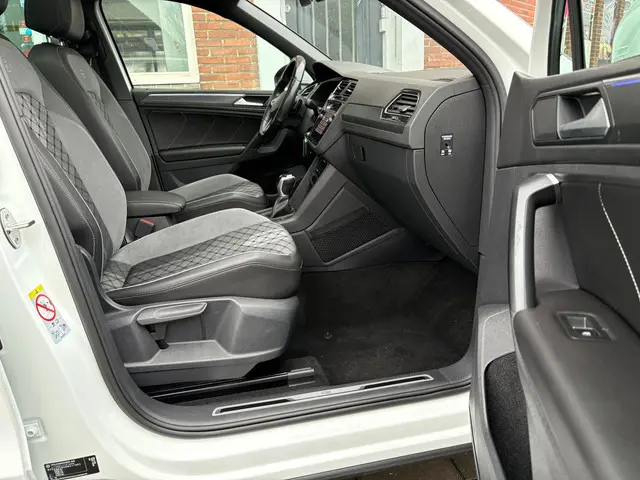Volkswagen Tiguan 1.5 TSI R-Line Pano 2022 Benzine 11