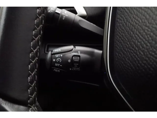 Peugeot 3008 1.2 PureTech Crossway 2019 Benzine 27
