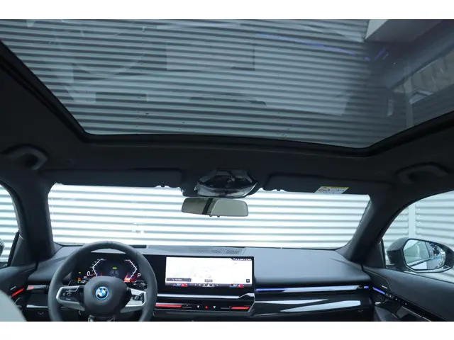 BMW 5 Serie Touring 530e 2025 Hybride Benzine 37