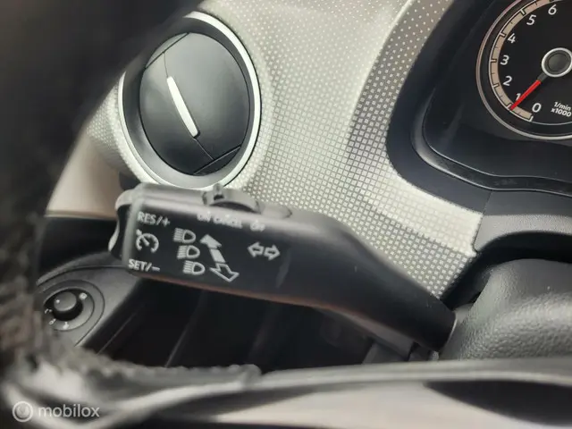 Volkswagen up! 1.0 BMT high up! clima,lm. 2019 Benzine 12