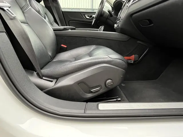 Volvo V60 2.0 B3 Business Pro 2020 Benzine 40