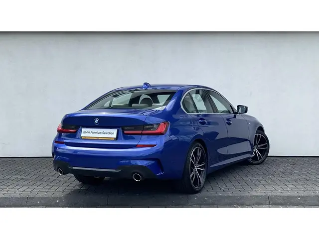 BMW 3 Serie 318i Business Edition Plus 2021 Benzine 2