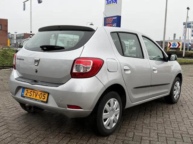 Dacia Sandero 0.9 TCe Lauréate 12/2013 Navi 2013 Benzine 15