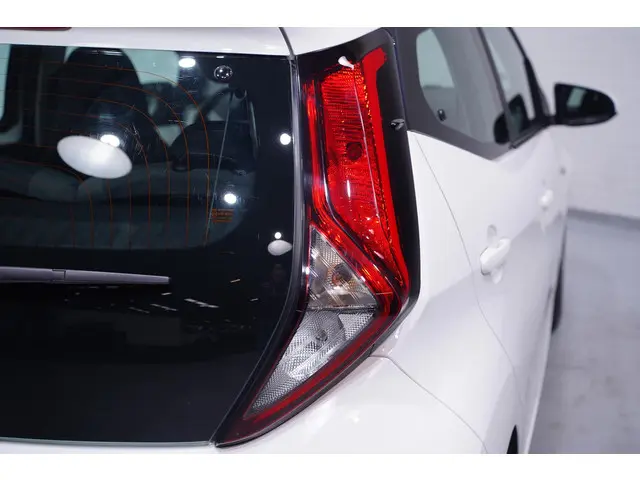 Toyota Aygo 1.0 VVT-i x-play 2020 Benzine 15