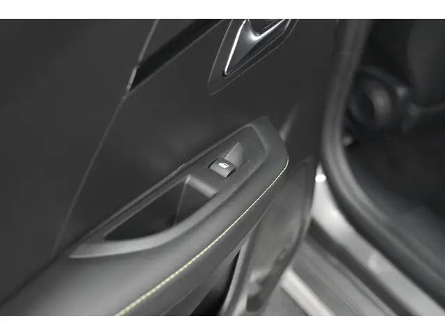 Peugeot 208 PureTech 100 GT 2023 Benzine 29