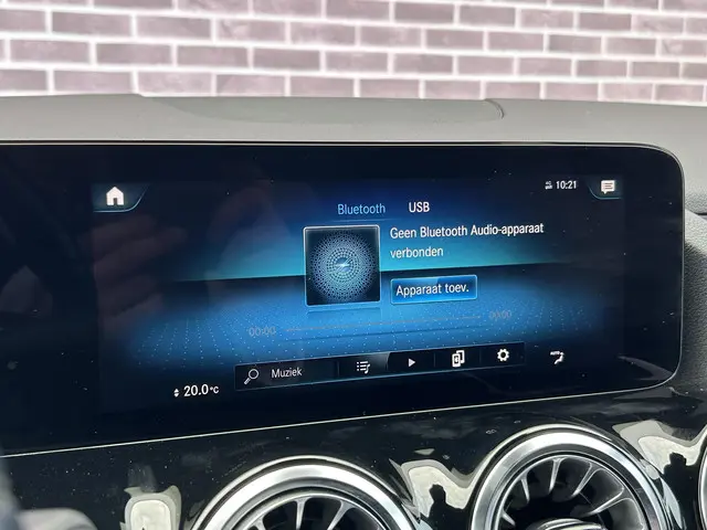 Mercedes-Benz GLA 250 e AMG Line 2022 Hybride Benzine 36