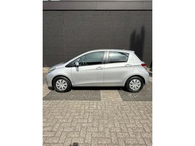 Toyota Yaris 1.0 Vvt-i 5-DRS 2014 Grijs 2014 Benzine 4