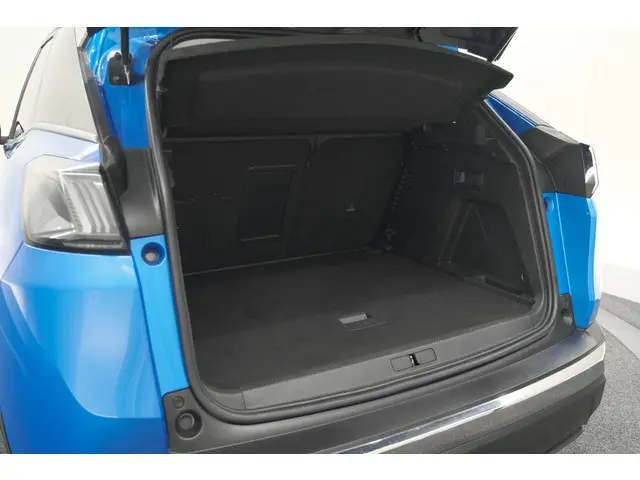 Peugeot 3008 PureTech 130 EAT8 Allure 2022 Benzine 65