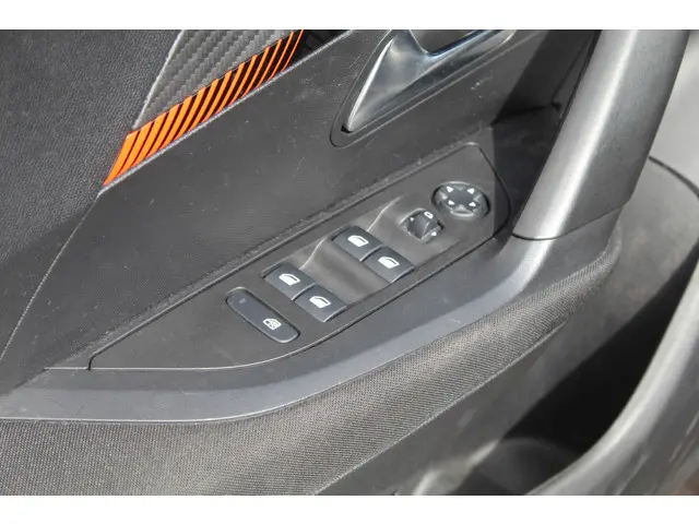 Peugeot 2008 1.2 PureTech Active//Airco! 2021 Benzine 6