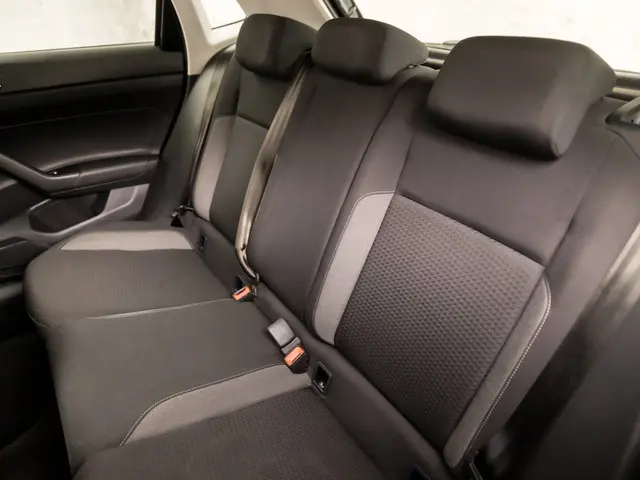 Volkswagen Polo 1.0 TSI Sportline 2023 Benzine 16