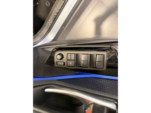 Toyota C-HR 1.8 Hybrid Bi-Tone 2021 Hybride Benzine 11